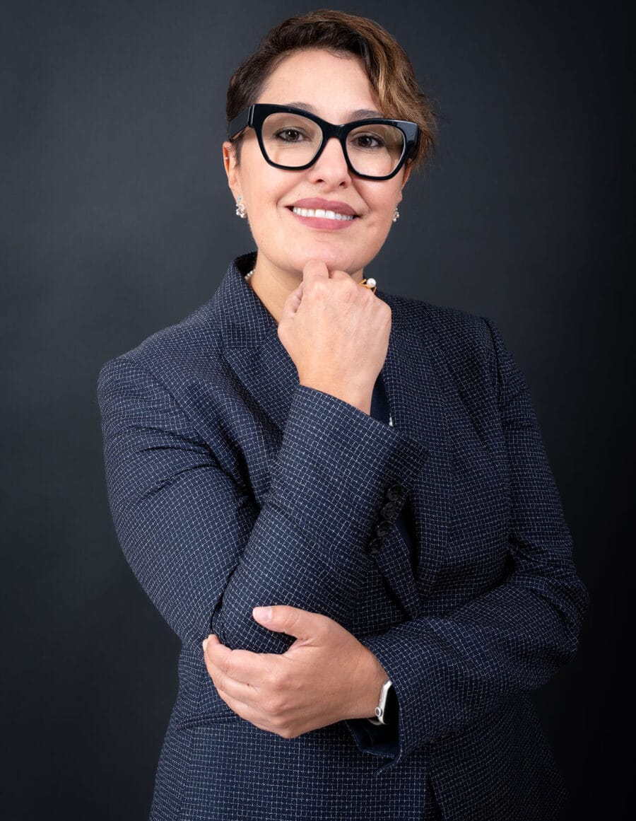 Fotografía profesional con fondo oscuro