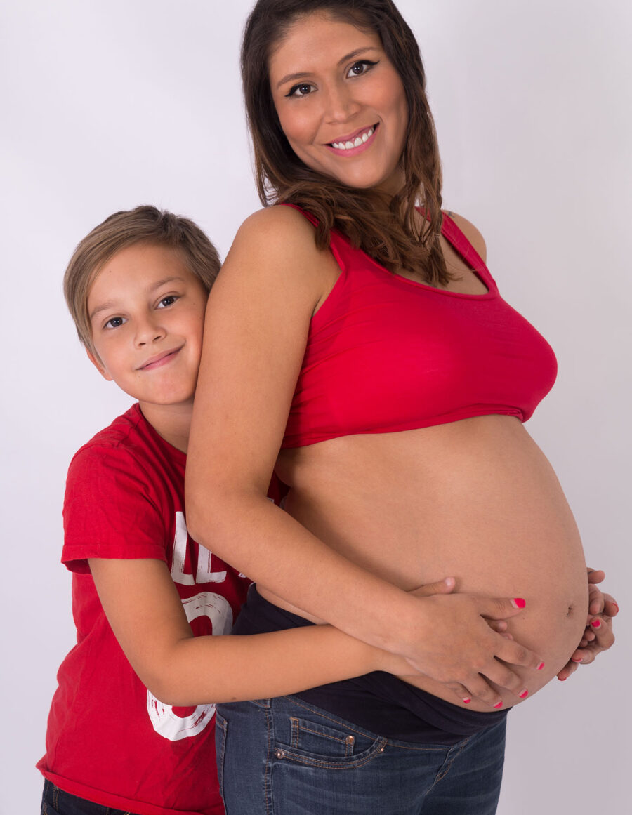 sesión de embarazo en familia