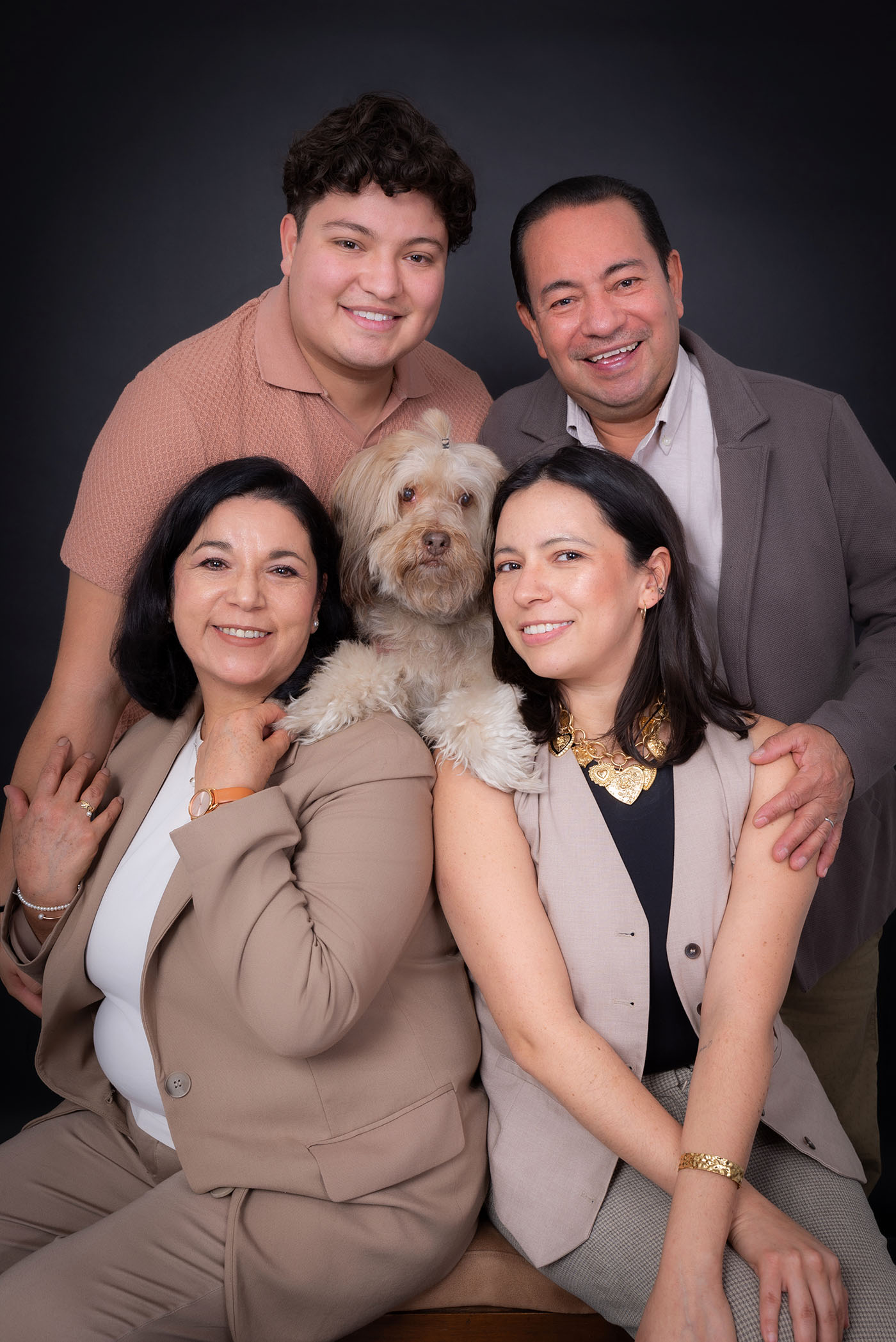 Sesión en estudio para familia Sesión en estudio para familia