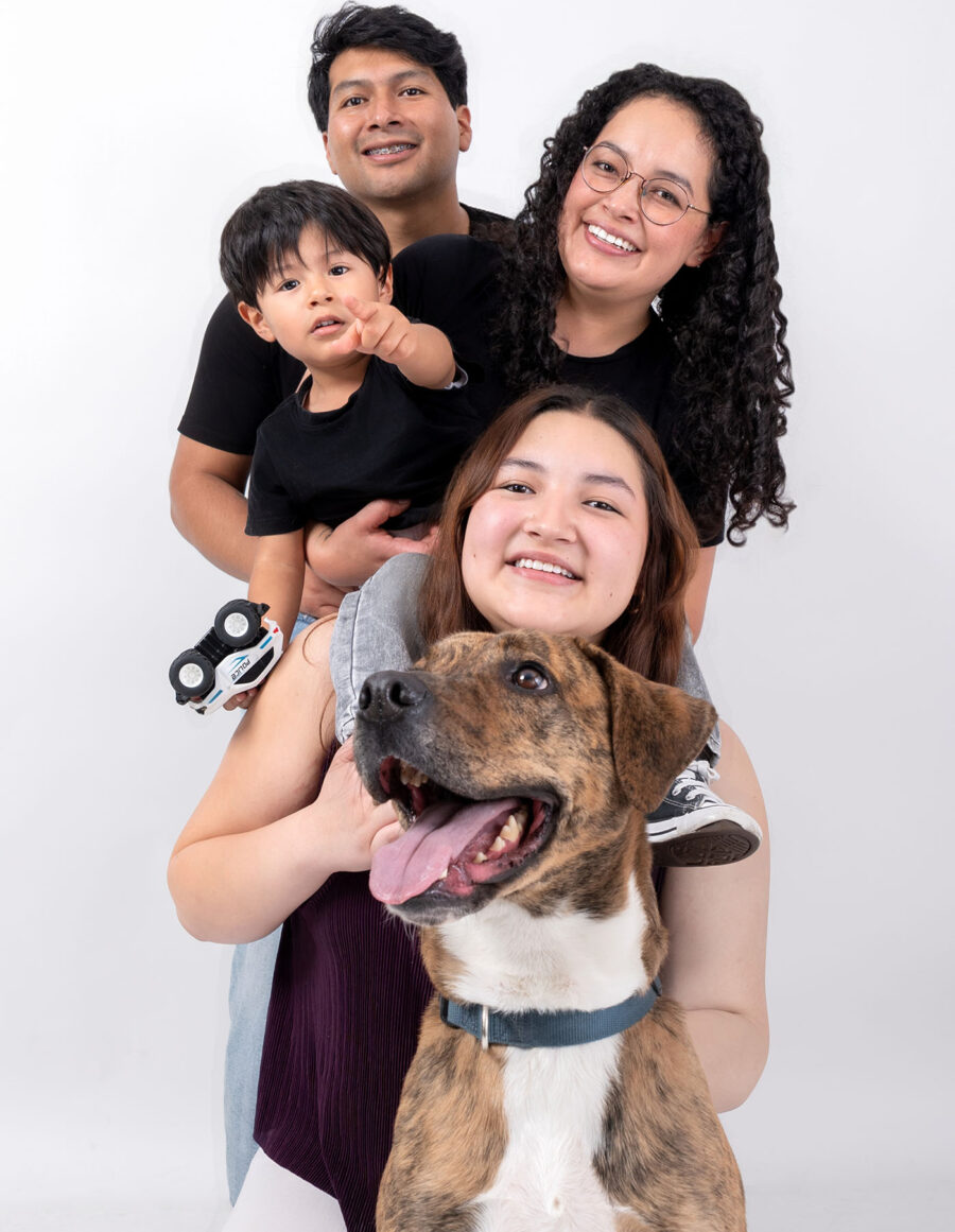 Sesión familiar con mascotas en CDMX