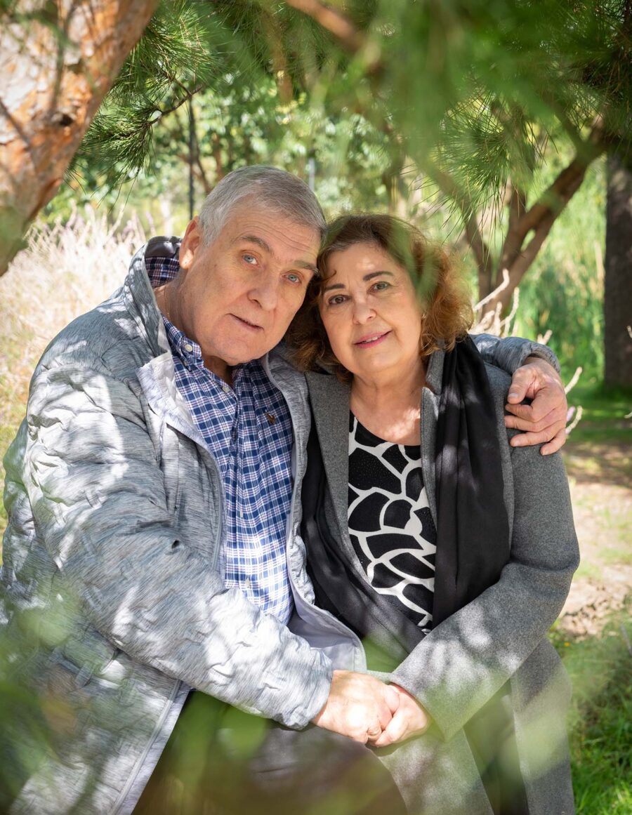 Retrato de pareja en el parque
