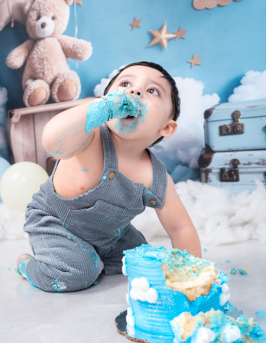 Fotos con pastel para bebé comiendo